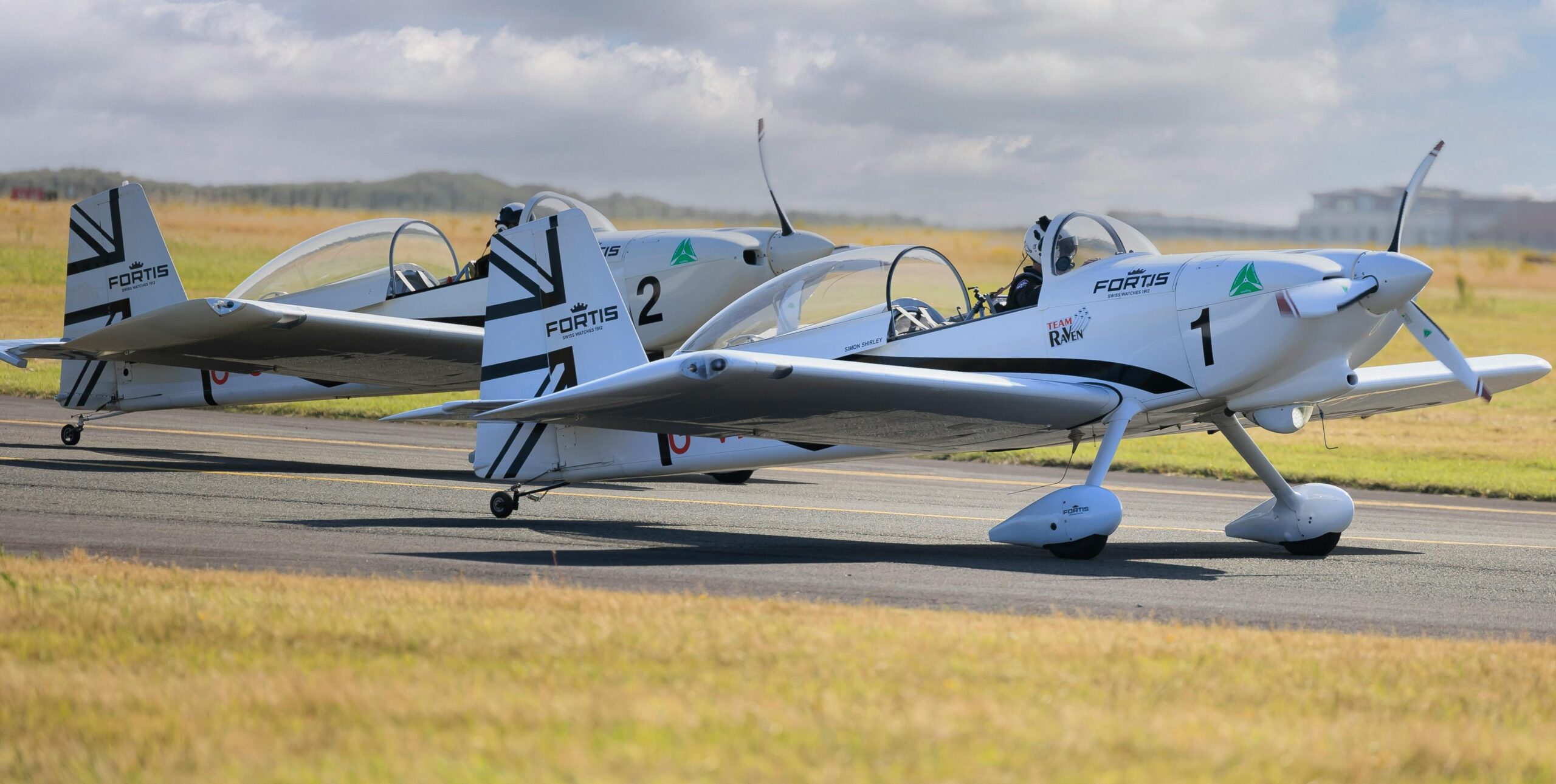 Read more about the article Can two aircraft be on the runway at the same time?